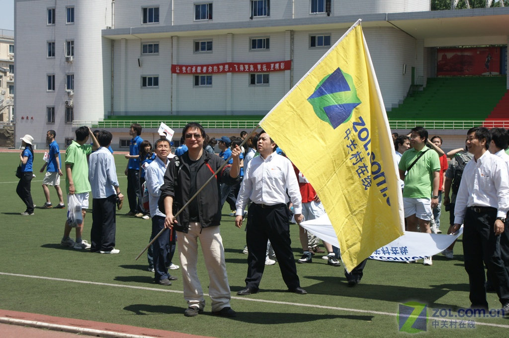 关于激情四射！最新国际足球大赛实况报道的信息